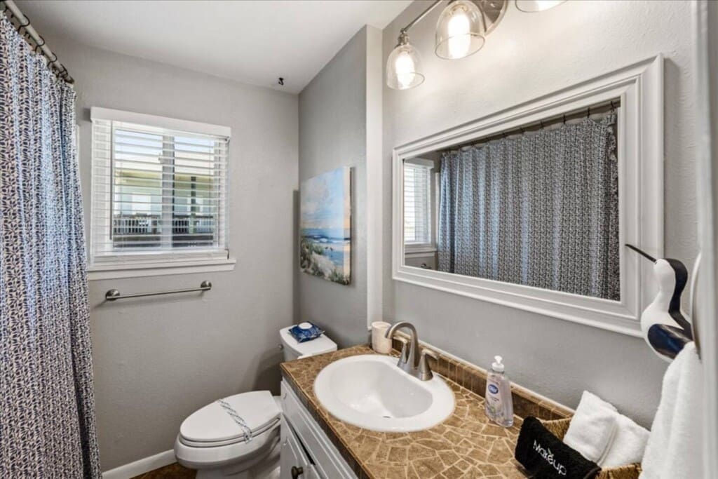 Blue Breezes vacation rental in Jamaica Beach, TX – photo 35